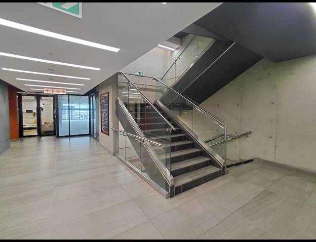 581M² OFFICE TO LET IN VORNA VALLEY